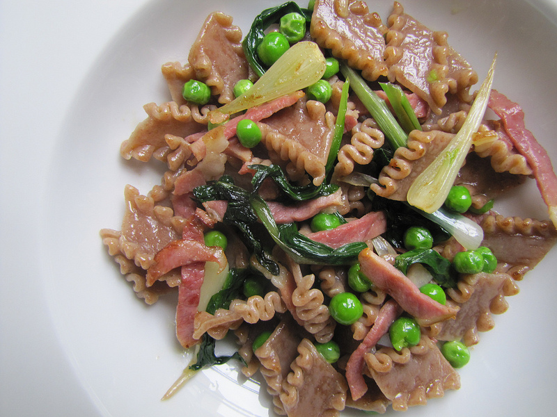 Pasta With Ramps, Peas and Ham