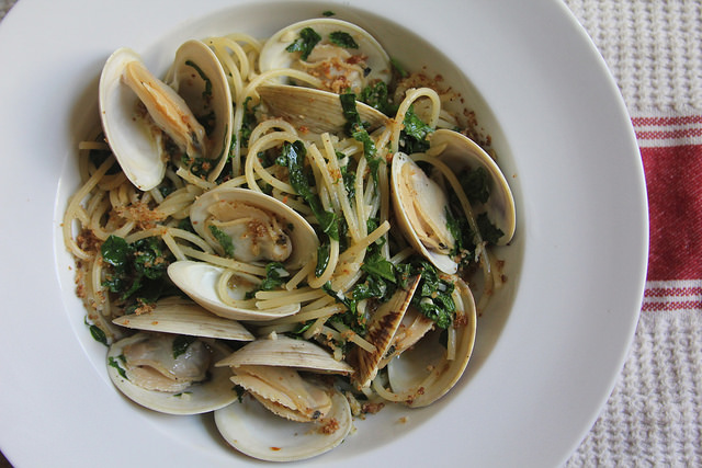 Pasta with Clams, Kale and Breadcrumbs